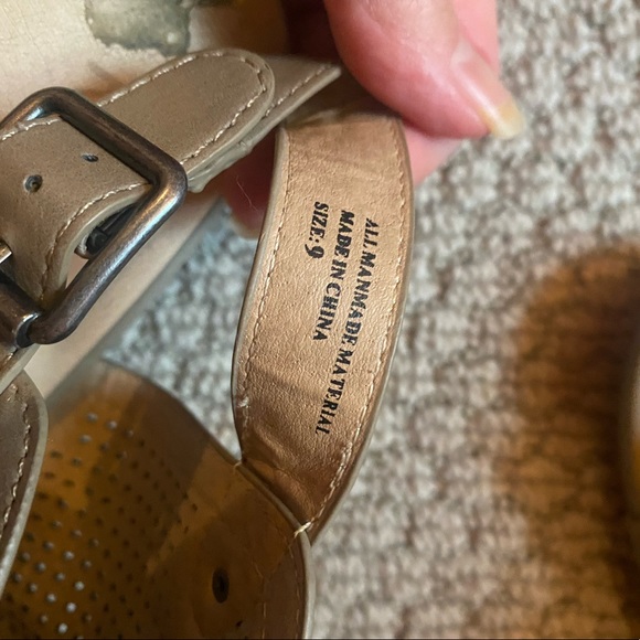 Stacked heel open toe taupe sandals size 9 - Picture 5 of 7